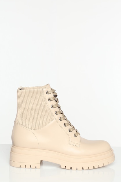 Luxe schoenen op een witte achtergrond