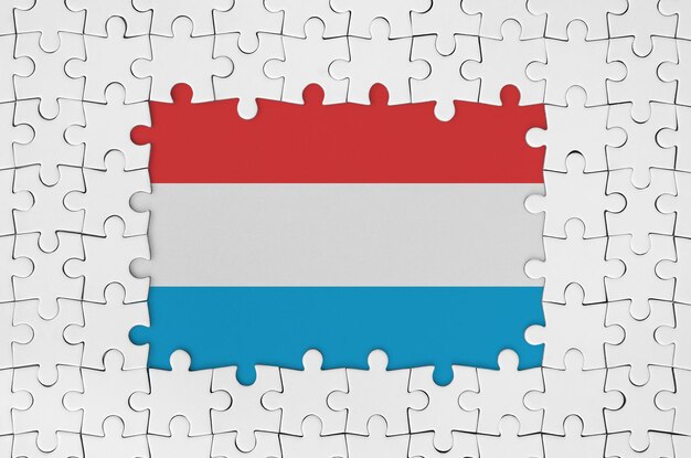 Luxemburgse vlag in lijst van witte puzzelstukjes met ontbrekend centraal deel