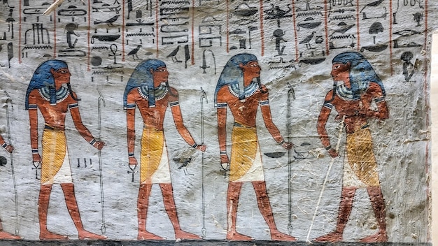 Luxor Egypte Gang met oude Egyptische inscripties en hiërogliefen in een graf