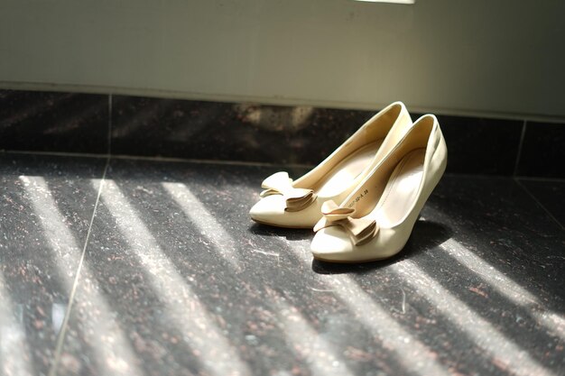 Photo luxurious brown wedding shoes