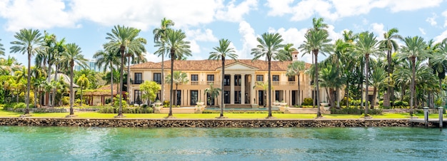 Photo luxurious mansion in miami beach