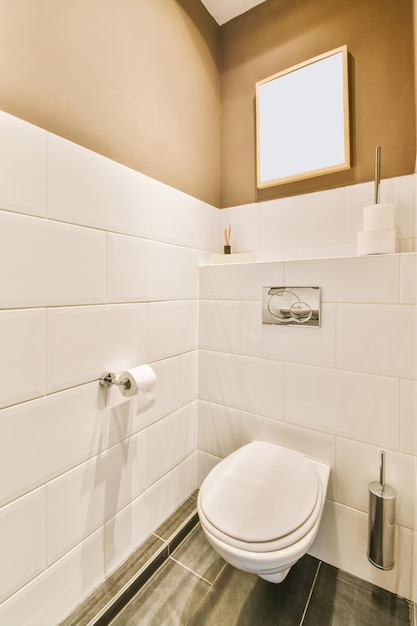 Роскошный туалет в бело-коричневых тонах