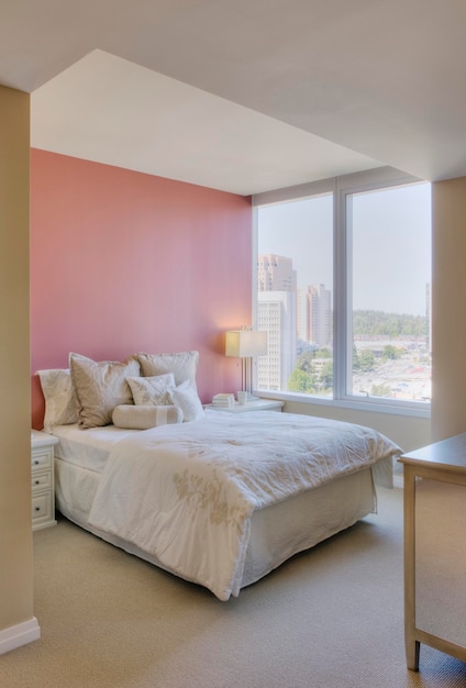 Photo luxury bedroom in highrise apartment