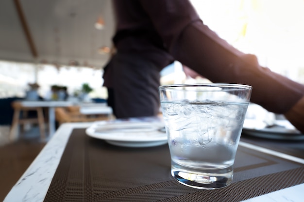 Arredamento lussuoso del tavolo da pranzo a casa