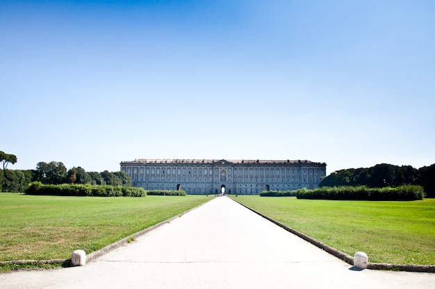 Photo luxury gardens in reggia di caserta (caserta royal palace) - italy