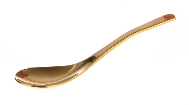 Foto cucchiai di lusso in acciaio inossidabile oro isolati su sfondo bianco.
