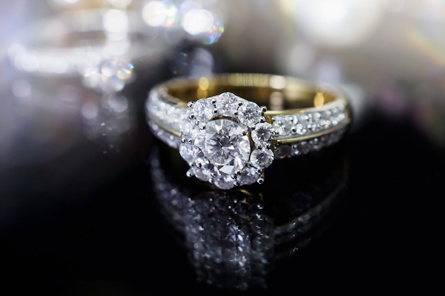 Luxury Jewelry diamond rings with reflection