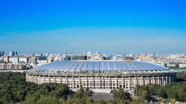 ロシアのモスクワのスズメの丘にあるルジニキスタジアム