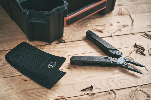 Foto lv ukivraine 21 dicembre 2023 multitool leatherman wave plus nero