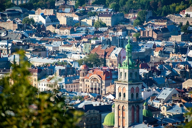 リヴィウウクライナ歴史的な市内中心部の鳥瞰図からの眺め