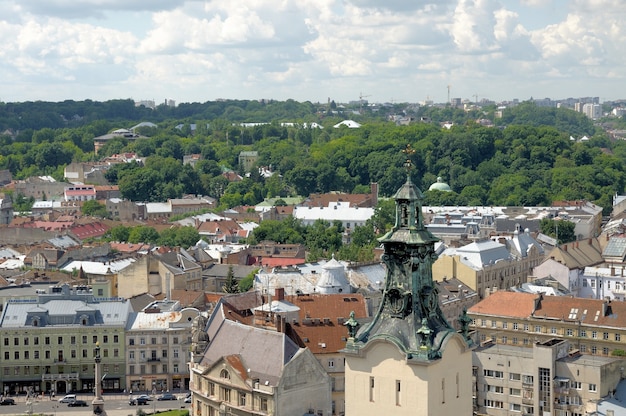 Lviv. 높은 타워에서 봅니다.