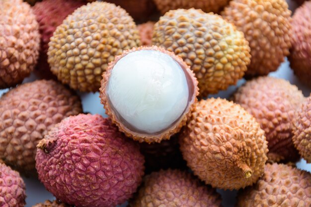 Photo lychee (lee-chee; litchi chinensis) is the sole member of the genus litchi in the soapberry family, sapindaceae. ripe lychee without shell. tropical fruit.