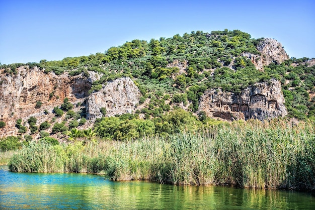 Lycische graven in de rotsen Dalyan rivier Middellandse Zee Marmaris Turkije