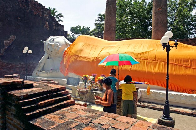 Photo lying buddha statue temple site ayutthaya wat yai chaimongkol thailand siam asia
