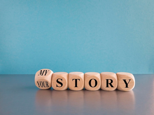 M'n of jouw verhaal draaide een houten kubus om en veranderde de woorden jouw verhaal in mijn verhaal