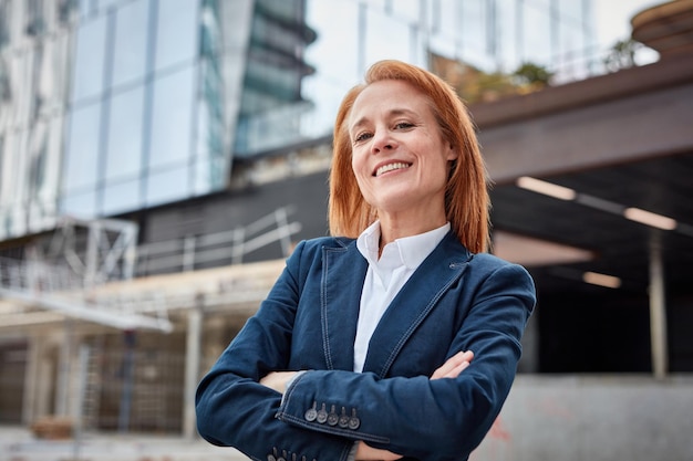 Maak kennis met onze ervaren zakenvrouw Haar leiderschap en toewijding zorgen voor succes