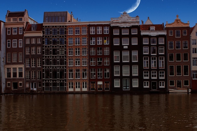 Maan boven Amsterdam