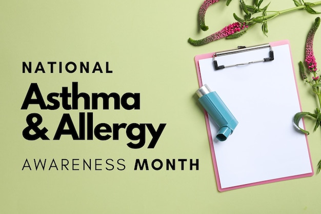 Maand voor bewustwording over astma en allergieën Een klembord met een blanke bladzijde inhalator en groen weergave bewustwording voor astma en allergieën