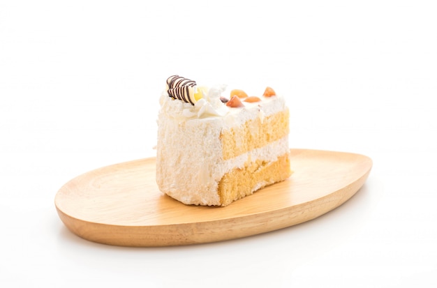 macadamia cake op witte achtergrond