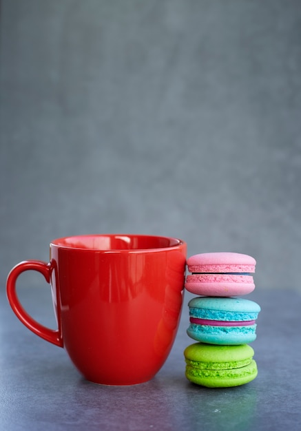 Macaron en een kop koffie