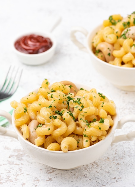 macaroni cheese with champignon mushroom