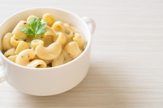 macaroni and cheese with herbs in bowl