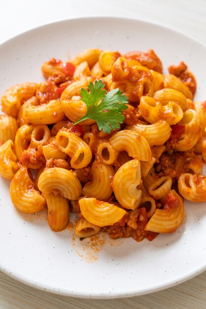 macaroni met tomatensaus en varkensgehakt, american chop suey, amerikaanse goulash