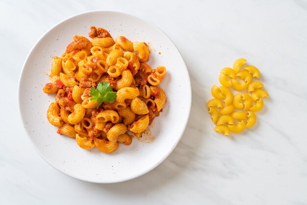 macaroni met tomatensaus en varkensgehakt, american chop suey, amerikaanse goulash