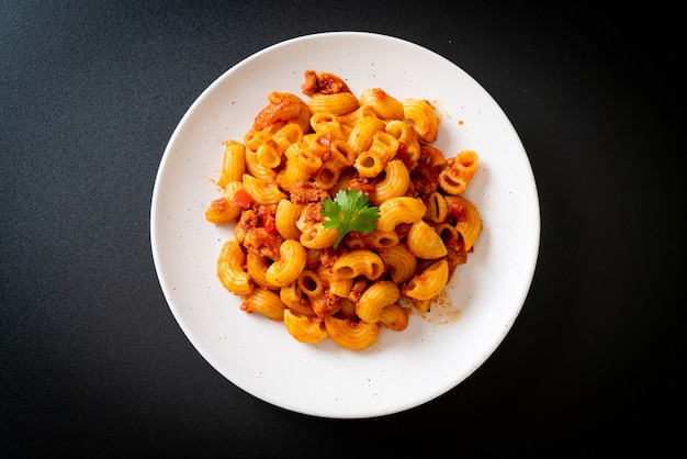 macaroni met tomatensaus en varkensgehakt, american chop suey, amerikaanse goulash