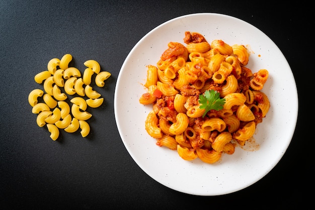 macaroni met tomatensaus en varkensgehakt, american chop suey, amerikaanse goulash