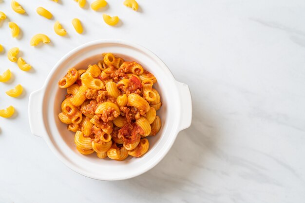 macaroni with tomatoes sauce and mince pork