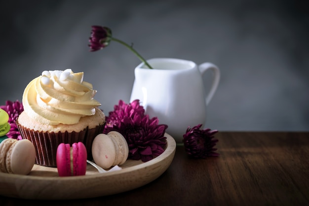 Macarons o amaretti e cupcakes