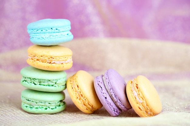 Macarons op stof achtergrond