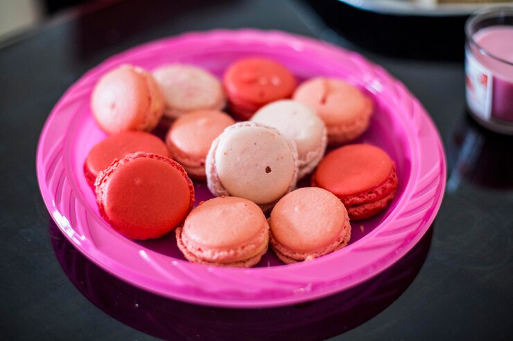 Photo macaroons on plate