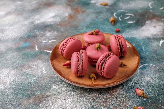 Photo macaroons with blueberries.