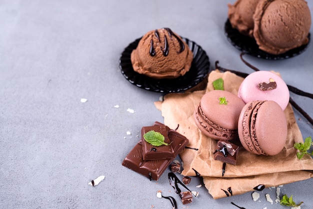 Photo macaroons with chocolate