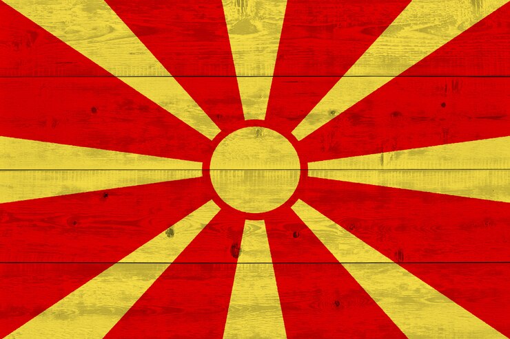 Photo macedonia flag painted on old wood plank