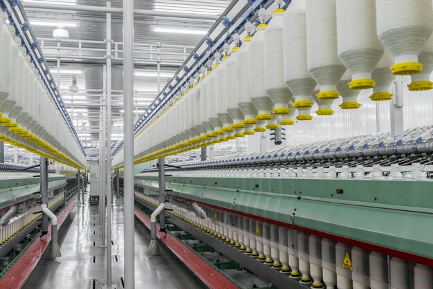 Macchinari e attrezzature in officina per la produzione di filo fabbrica tessile industriale