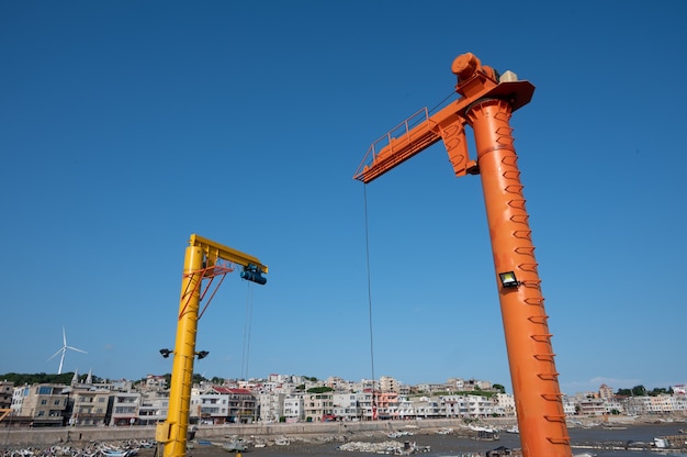 Machinery used for loading and unloading goods on the wharf