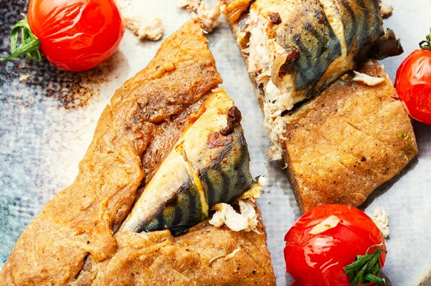 Pesce sgombro fritto nell'impasto