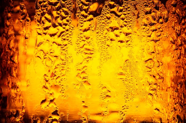 Macro bierfles textuur, textuur van waterdruppels op de fles bier.