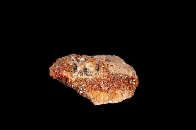 Макроминеральный камень Ванадинит на черном фоне