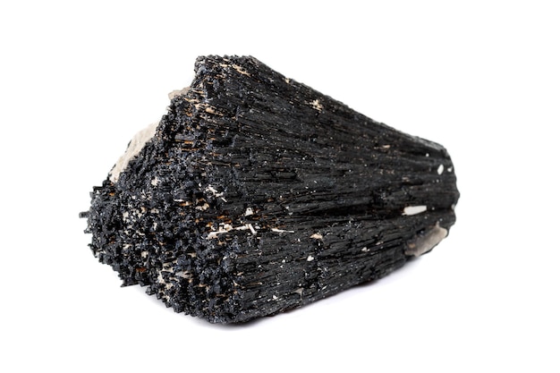 Macro minerale steen Schorl zwarte toermalijn op een witte achtergrond