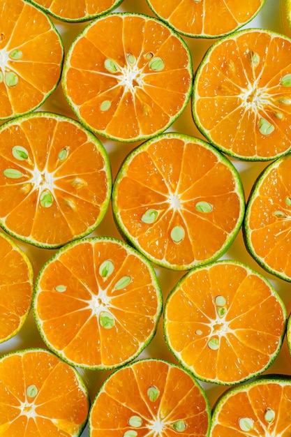 Macro oranje achtergrond, hoop van verse sinaasappelschijfjes achtergrond. gezonde voeding met vitamine c.