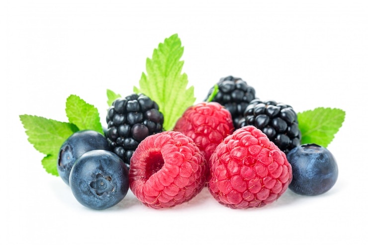 Photo macro shot of fresh raspberries, blueberries and blackberry with leaves isolated