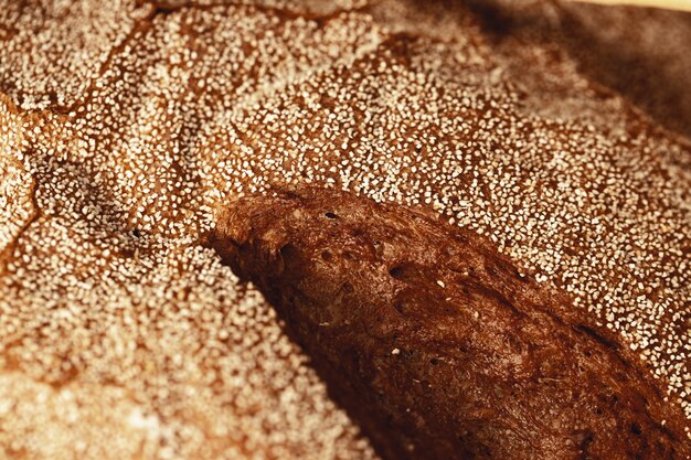 Foto ripresa macro di pagnotta di pane appena sfornata