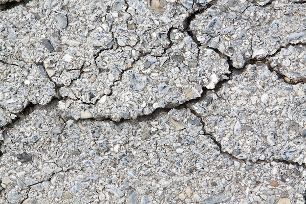 Macroclose-up op concrete asfaltbarsten op de weg.