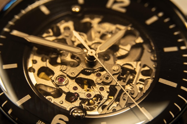 Macrofoto van een skelet horloge