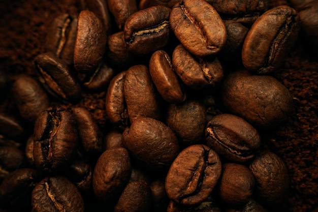 Macrofotografie van koffiebonen Koffieclose-up Reclameachtergrond voor koffiewinkel of restaurant
