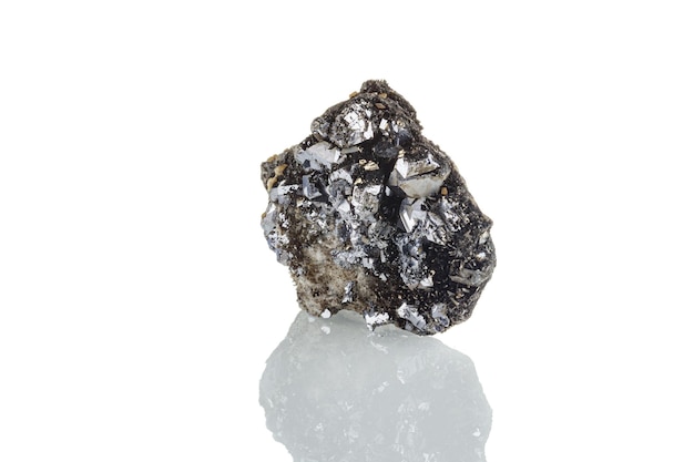 Macrosteenmineraal Galena op een witte achtergrond